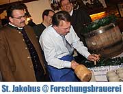 Starkbieranstich Sankt Jakobus Blonder Bock 2013 @ Forschungsbrauerei am 15.02.2013 (©Foto: Martin Schmitz)